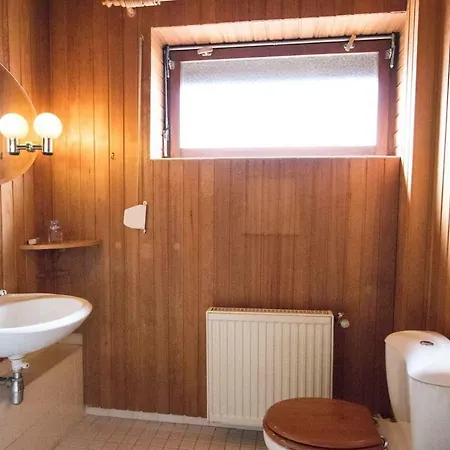 Spacious House & Garden Near Hamburg *