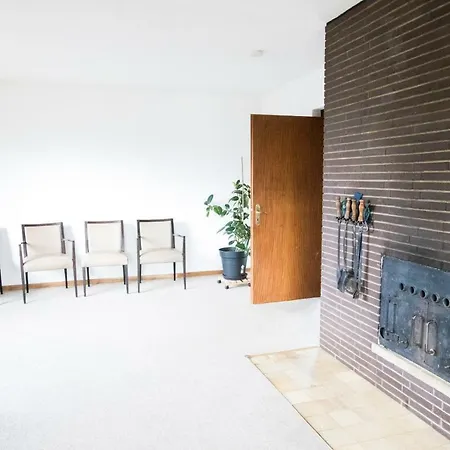 Spacious House & Garden Near Hamburg *