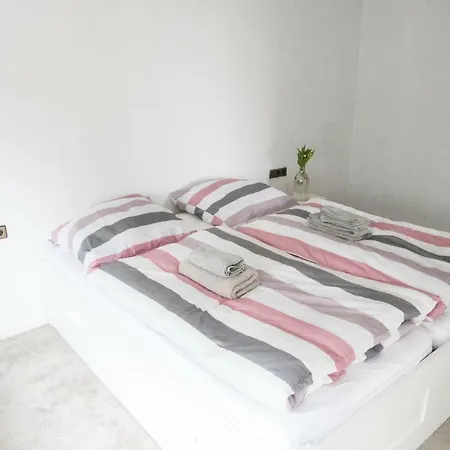 Spacious House & Garden Near Hamburg *
